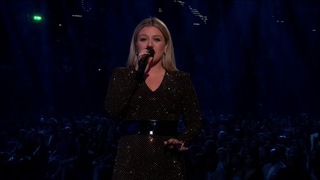 Just Say 'Gun Control,' Kelly Clarkson
